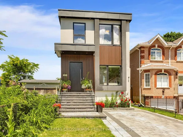 10 Hamstead Ave, Toronto, ON M4C 2S4