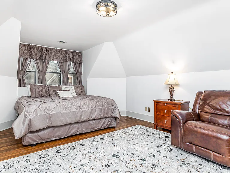 1155 Grove Ter — Photo 31