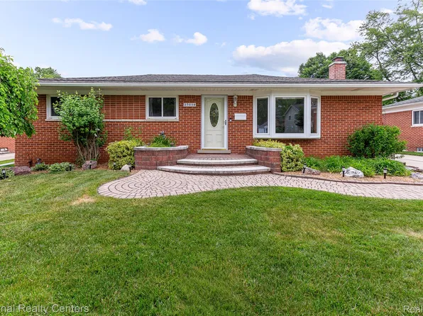 23054 Cora Ave, Farmington Hills, MI 48336