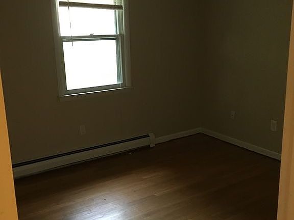 4th image of 12 Wildwood Dr