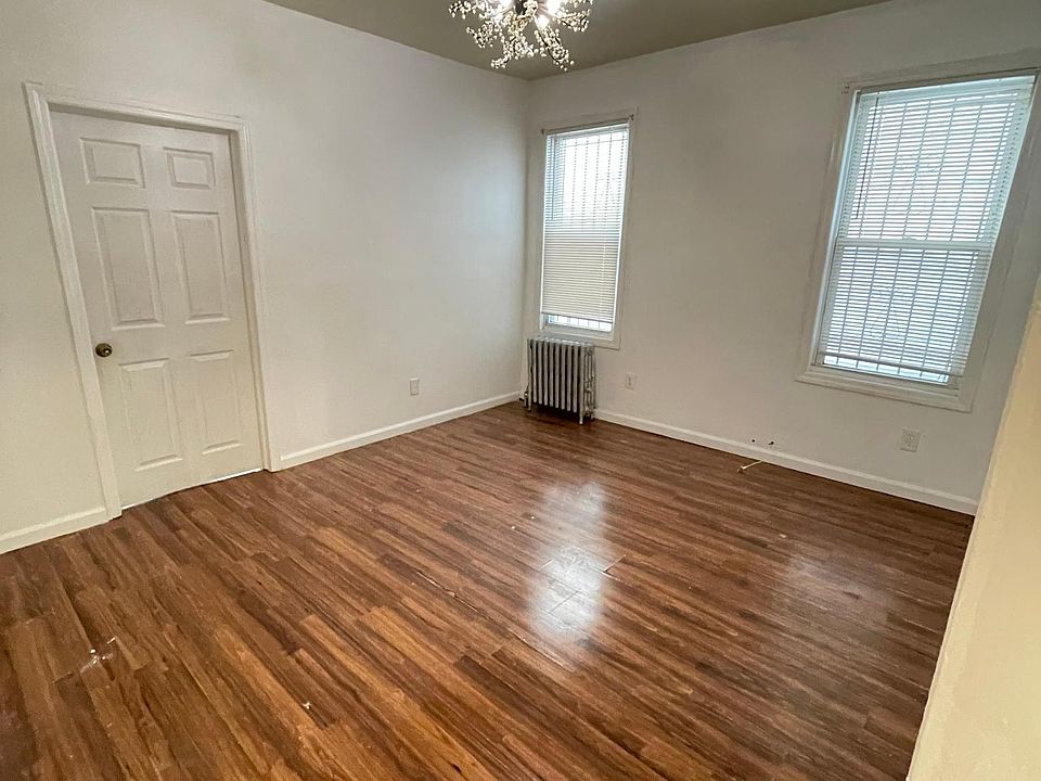 1st image of 22 Clifford St #1
