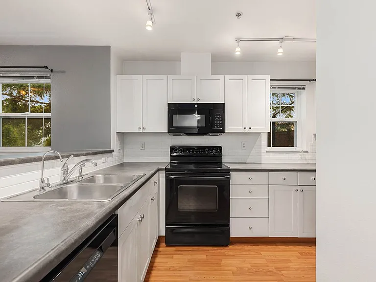 23420 SE Black Nugget Rd #F104 — Photo 7