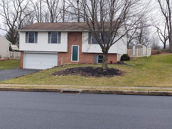 BEAUTIFUL BI-LEVEL HOME