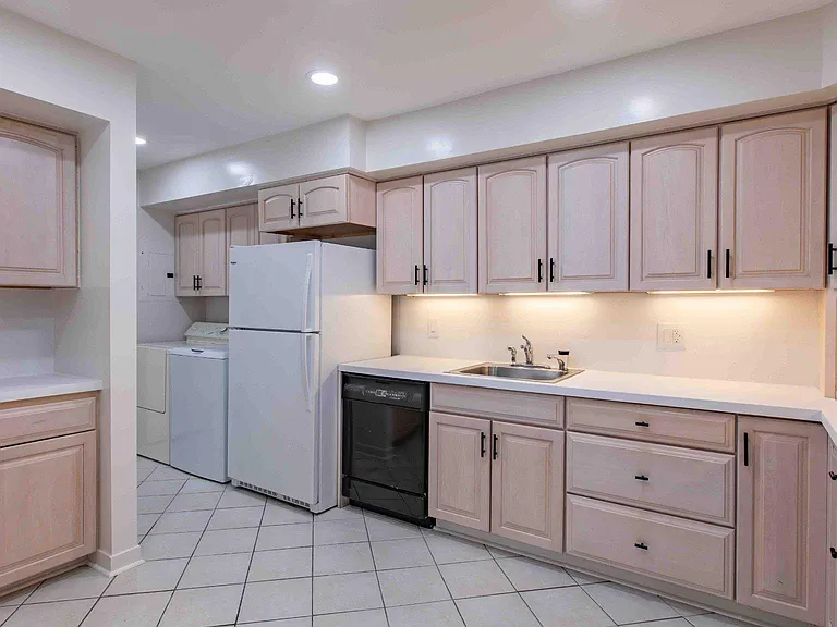 29 Stonehenge Cir #2 — Photo 31