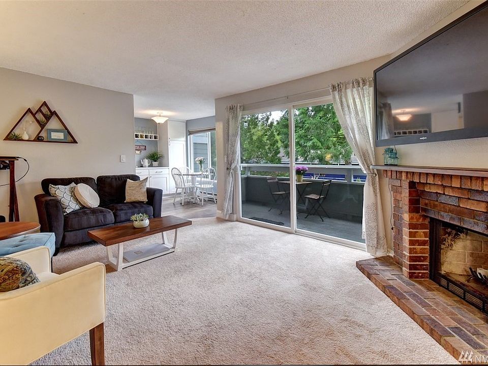 Cute condo with an open usable floor plan. Cozy wood burning fireplace.