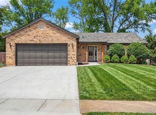 847 Palm Bay Dr, Ellisville, MO 63021