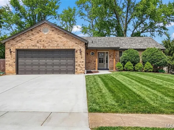 847 Palm Bay Dr, Ellisville, MO 63021