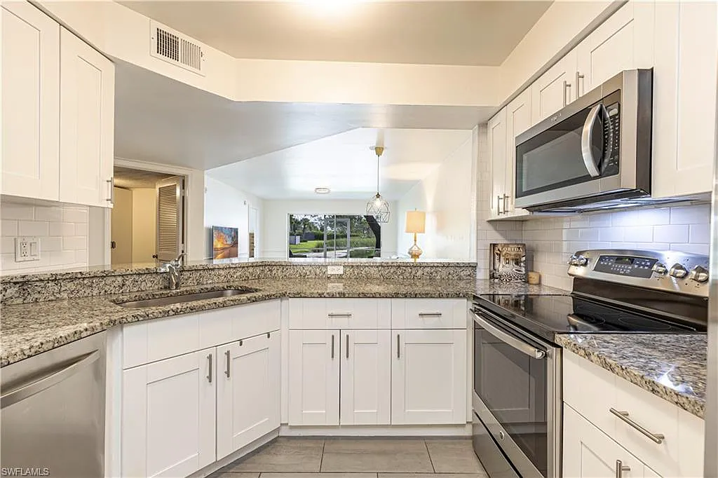 3 bed, 2.0 bath, 1267 sqft, $2,450 — Photo 2