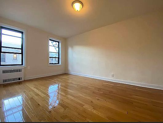 5th image of 1035 Washington Ave APT 4H