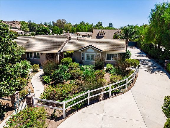 3rd image of 17945 Copper Queen Ln