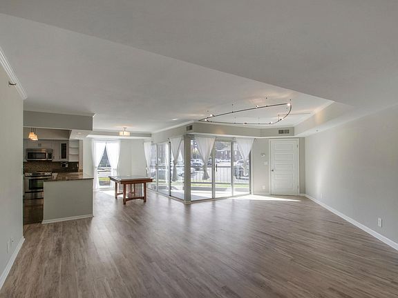 3rd image of 900 19th Ave S APT 211