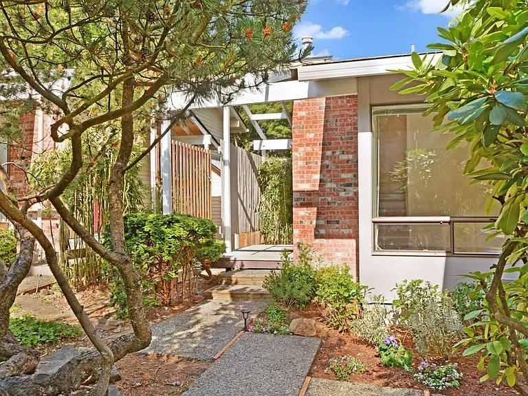 132 108th Ave SE — Photo 1