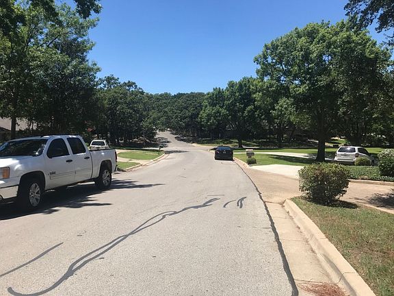 5th image of 3209 Woodford Dr