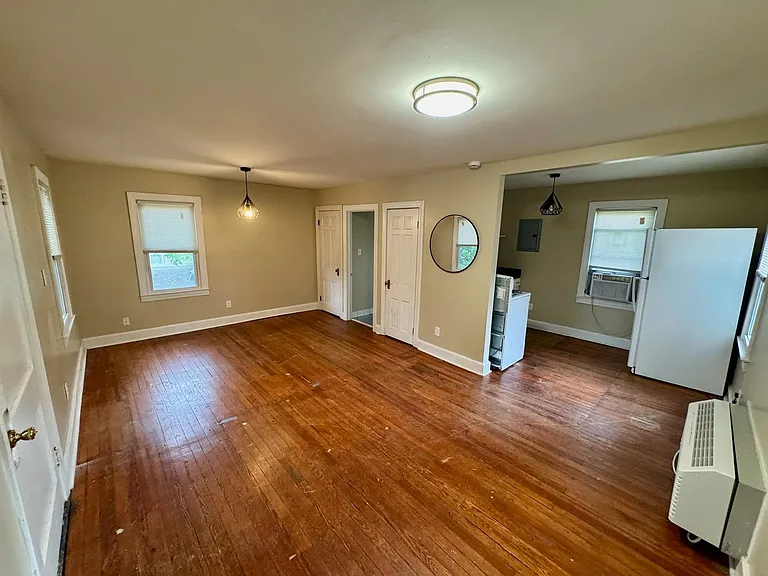 1706 Cowling Ave — Photo 2
