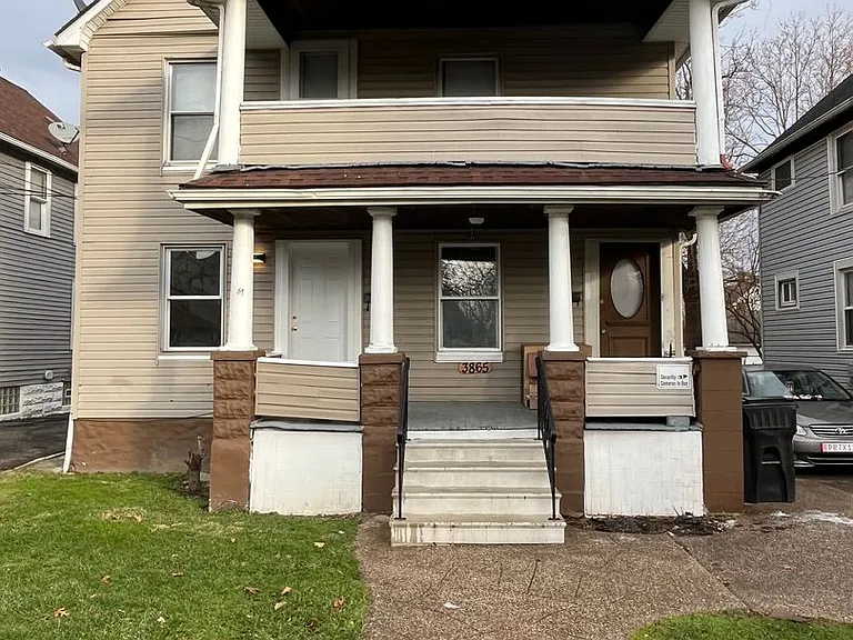 3865 W 16th St — Photo 2