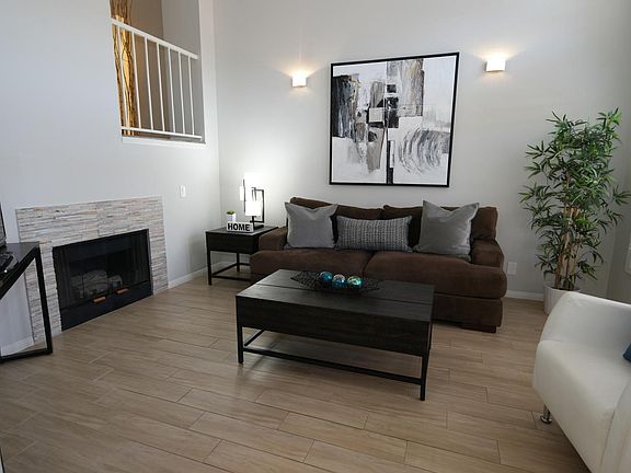 5th image of 686 Warwick Ave