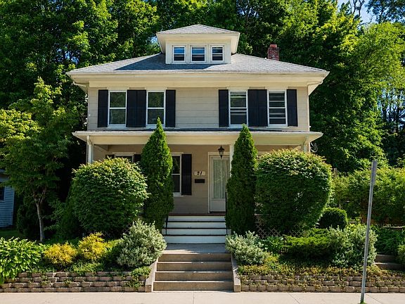 2nd image of 21 Oak St