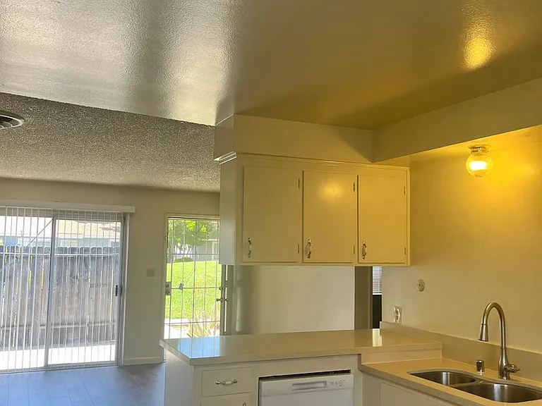 1100 Lucern Ave — Photo 3