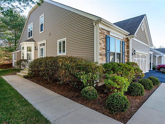 4th image of 128 Camden Ct
