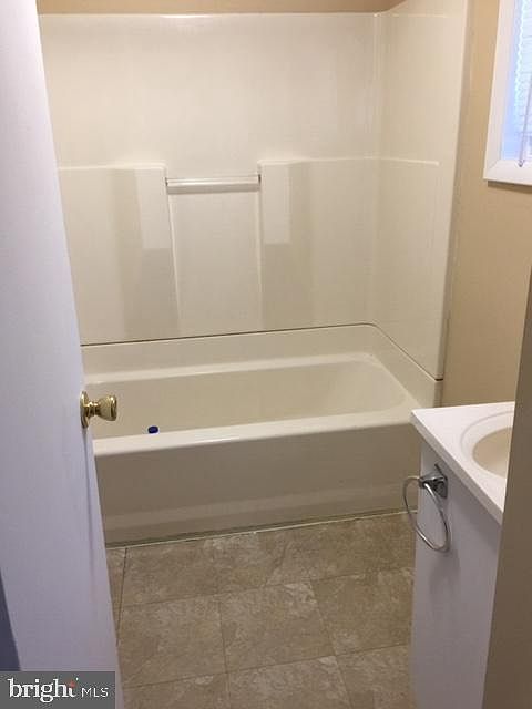 2nd image of 733 N Main St #1