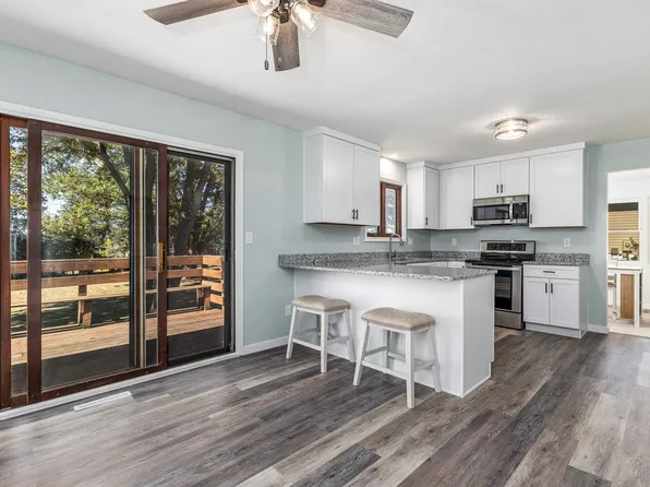 218 Parklane Dr, East Dubuque, IL 61025