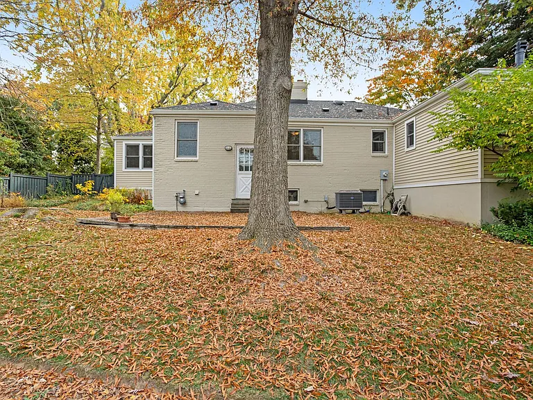 2700 N Dinwiddie St — Photo 42