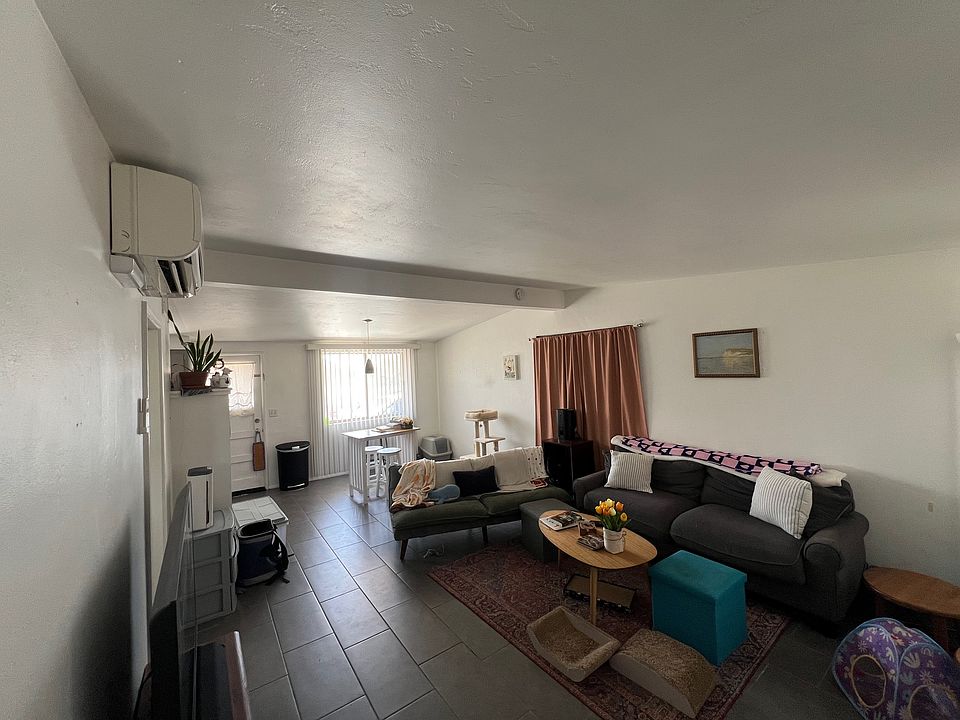 4114 E Bellevue - Great Room