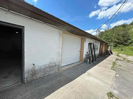 2270 Harper Rd — Photo 3