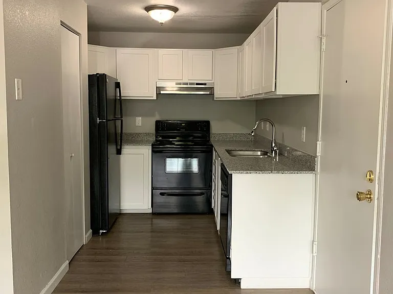 Westwood Apartments — Photo 82
