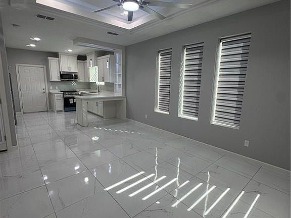 2nd image of 1122 Country Club Dr