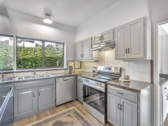 5th image of 505 S Eliseo Drive