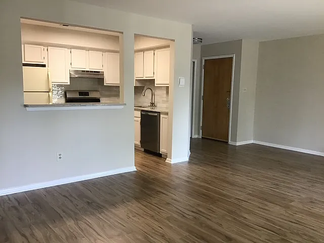 304 Trinity Ct #1 — Photo 7
