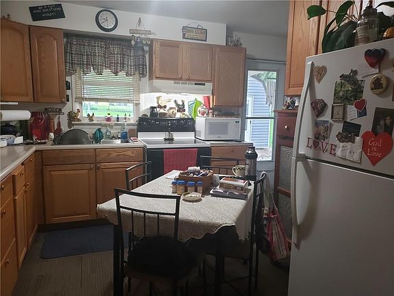 3rd image of 606 E North St