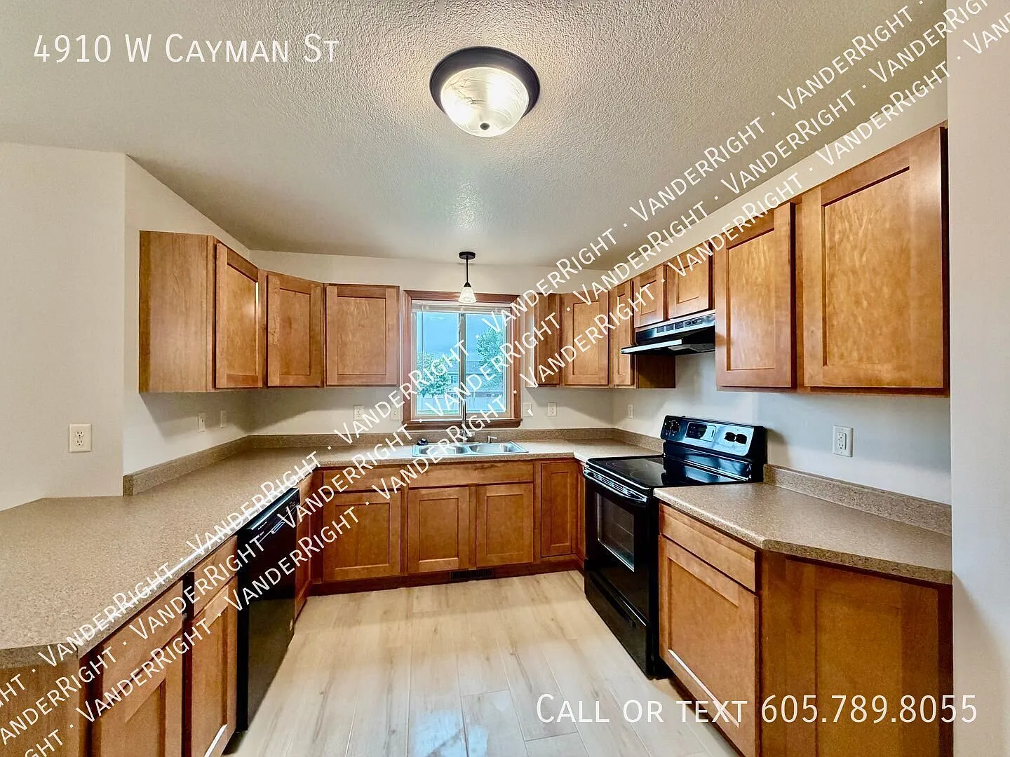 Updated 3 bedroom 2.5 Bathroom with Large Unfinished Basement! — Photo 4