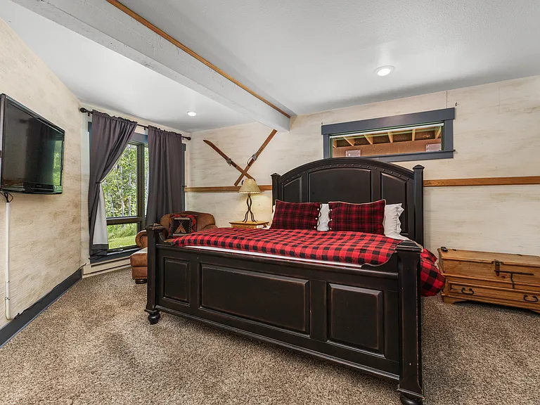 Ensuite Bedroom #1| King Bed | Entry Level