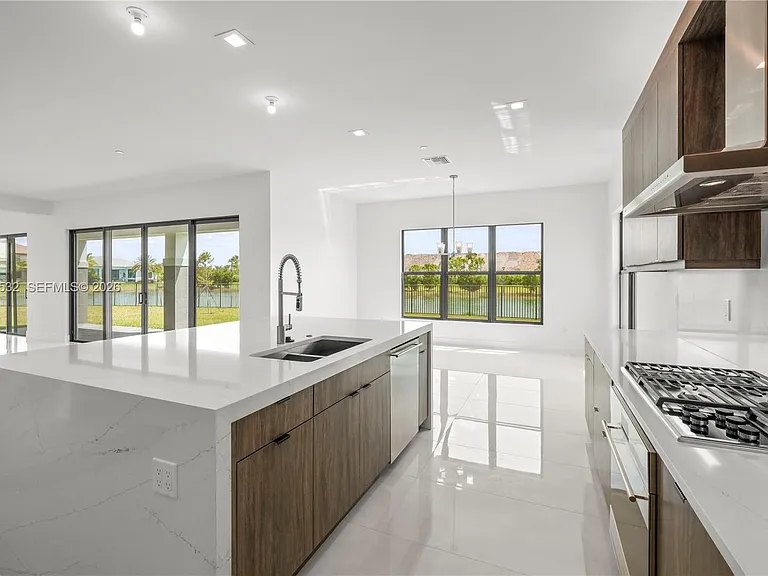 12865 Wingspan Ct — Photo 24