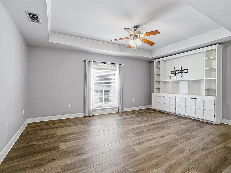 18152 Woodhaven Dr — Photo 4