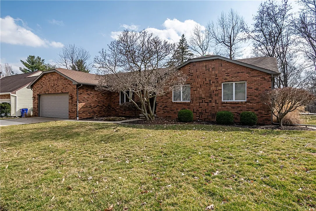 681 E Stella Dr photo 1
