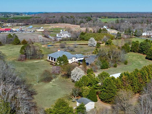 2nd image of 32828 Murray Rd