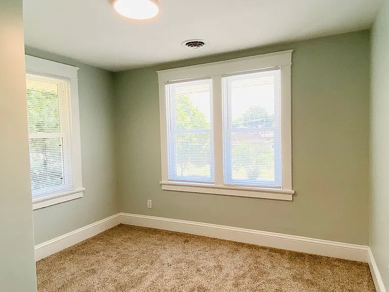2507 Seminary Ave. — Photo 13