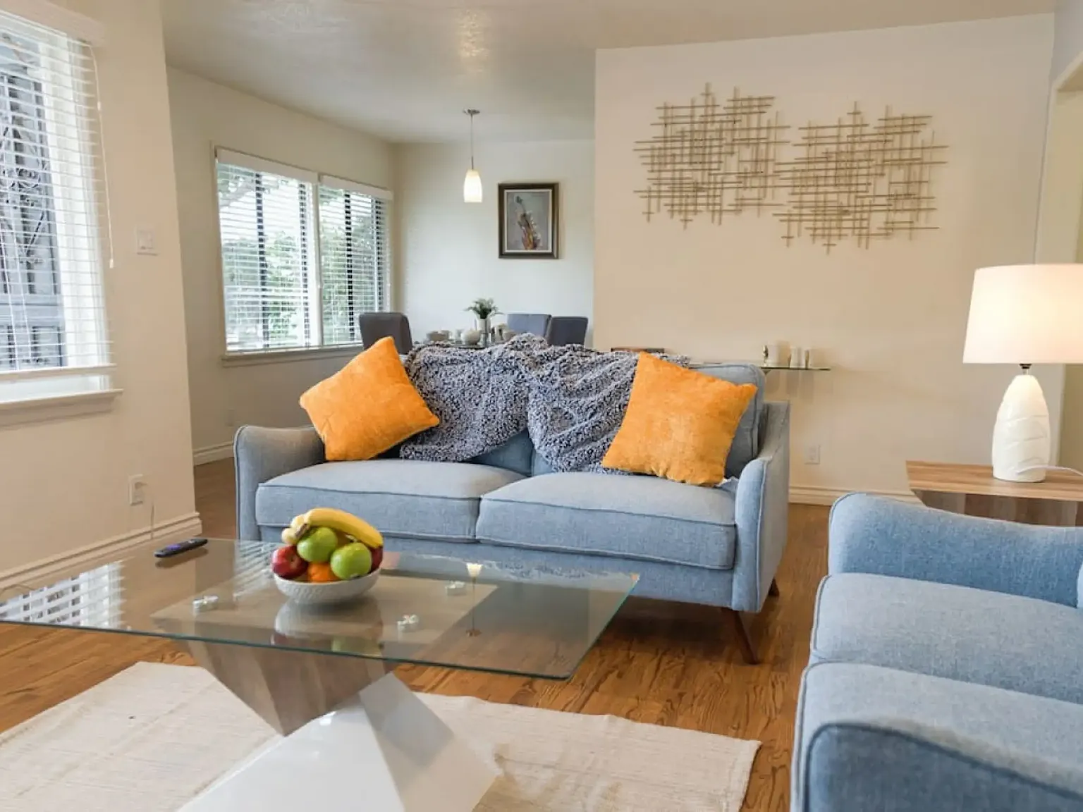 4 bed, 1400 sqft, $5,750 — Photo 1