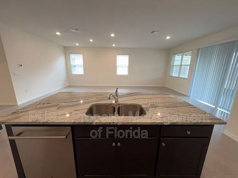 4122 NW 48th Terrace Rd — Photo 18