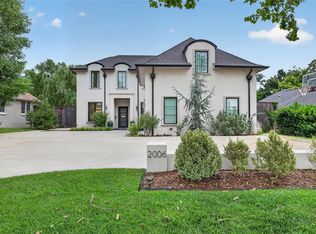 2006 Huntington Ave, Nichols Hills, OK 73116
