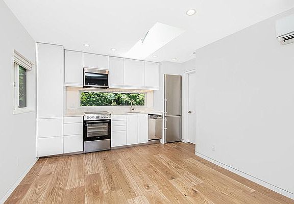 5th image of 5230 Blackstone Ave