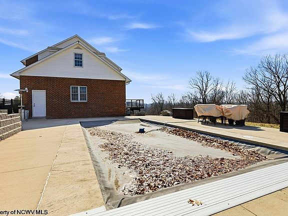 3rd image of 4273 Wexford Way