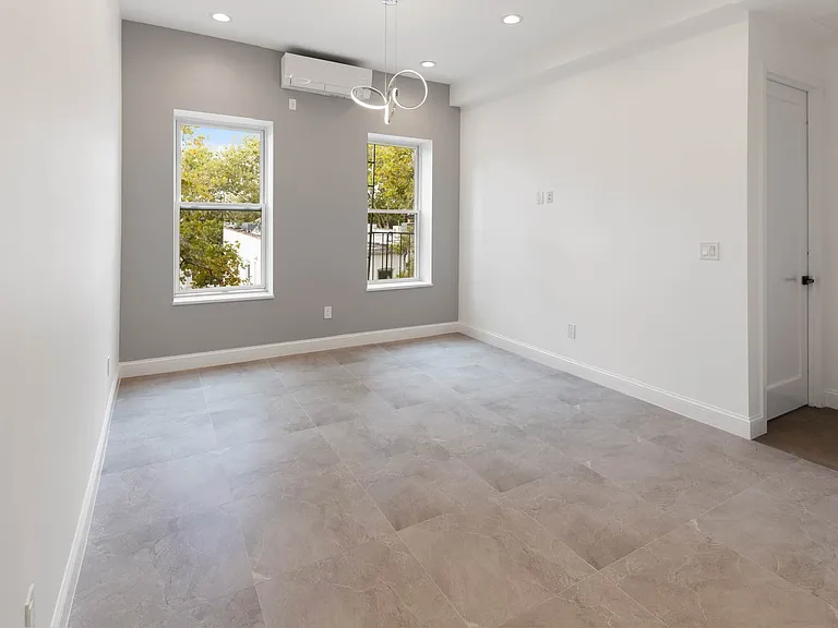 1736 E 4th St #2C — Photo 2