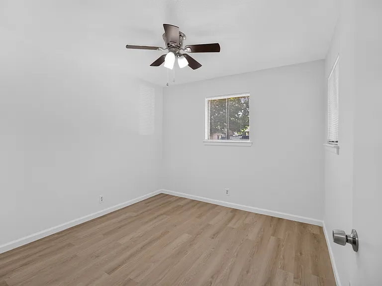 2210 Sycamore Dr — Photo 15