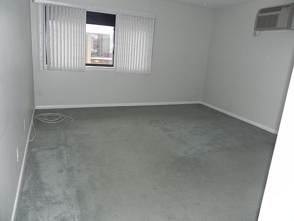 LARGE BEDROOM