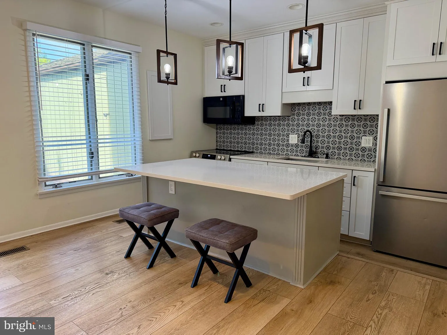 3 bed, 1.5 bath, 1404 sqft, $3,350 — Photo 3