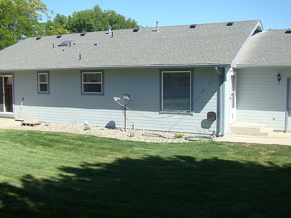 2nd image of 216 El Camino Ave